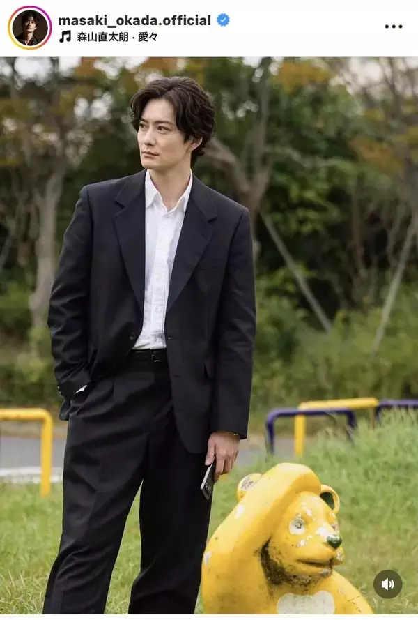 岡田将生＆中条あやみ、スーツ姿で公園に降臨！「団地にこんな方々現れたら…」「素敵なオフショ」ドラマで共演中