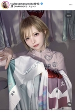益若つばさ、デザインした競輪ユニホームを披露！「天才すぎる」「女性っぽく素敵」「着心地良さそう」