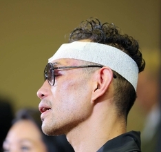 ドネア　包帯巻いて会見　堤との死闘物語る姿「全ての力を出し切り闘い抜いた。粘り強さが堤の強さだった」