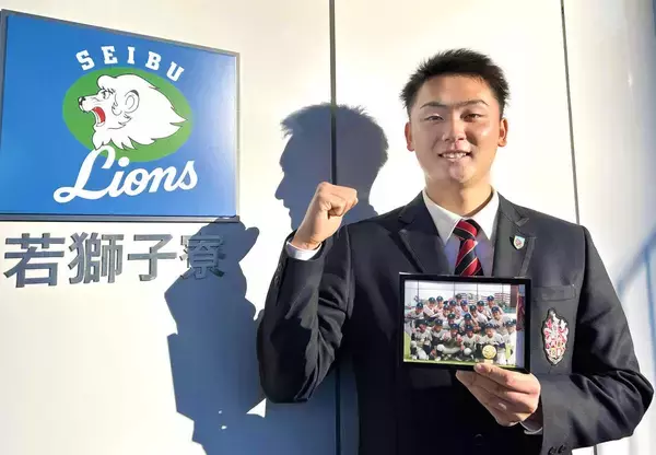 【西武】２５年ルーキーが入寮開始　トップバッターの育成ドラ２・今岡拓夢は「いつでも忘れたくない」一枚を手に