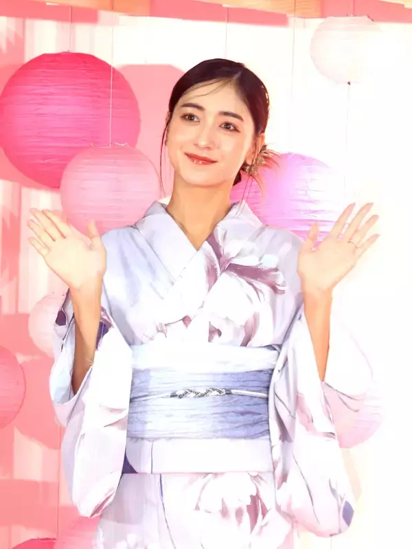 みちょぱ第１子妊娠を報告「こんなに顔がそっくりな私たちのもとに生まれてくる子は…」夫は大倉士門