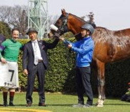 【中山４Ｒ・３歳１勝クラス】引退する国枝調教師のチャーリーがルメール騎手背に惜別Ｖ　「感謝感激」