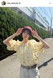 「岡崎紗絵、シースルーブラウスの夏コーデがお似合い！「赤帽子も似合ってるの最強」「可愛すぎます」とファン絶賛」の画像1