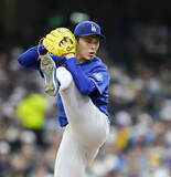 「佐々木朗希、初回にわずか６球で先制許す…先頭から連続二塁打　自身の一塁悪送球も絡んでいきなり３失点　スミスとのバッテリー」の画像1