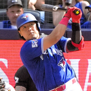岡本和真、日本人右打者の歴代単独最多３３号　２試合連発の逆転３ランに本拠地お祭り騒ぎ　直近７戦５発の量産で歴史に名を刻む