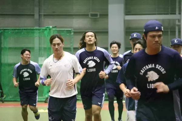 【西武】秋季練習がスタート　西口文也監督「しっかりと来年自分が１軍のポジションを取るっていう気持ちで」