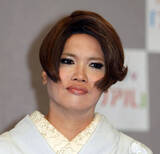 「ＩＫＫＯ、「末梢神経の顔面まひ」で緊急入院していた「眉毛の位置が２、３センチずれて…」退院と仕事復帰を報告」の画像1