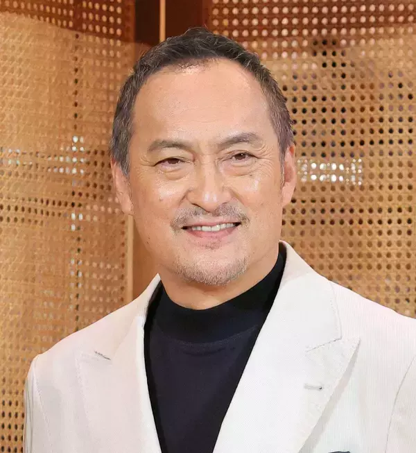 世界の渡辺謙が侍宮崎合宿を“電撃訪問”で球場騒然　嵐・二宮に続いてネトフリＷＢＣ特別サポーターが襲来