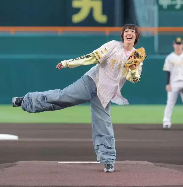 あいみょん　同郷のアイドル歌手とのやり取りが楽しそう！「しっかりオチまであった笑」西宮市出身のふるっぱー・鎮西寿々歌とファン垂涎のコメントリレー