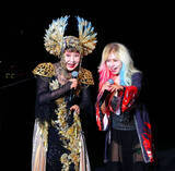 「小林幸子、ステージで転倒し一時騒然「ここにスピーカーあるのが見えなくて」すぐに立ち上がり元気にトーク続ける」の画像1