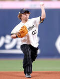 「【オリックス】ミラノ五輪銀メダリストの長谷川帝勝が始球式でノーバン投球「９０点かな」」の画像1