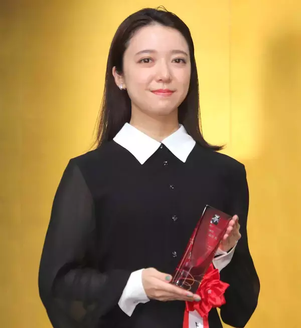 上白石萌音　菊田一夫演劇賞を受賞「幼い頃に抱いた演劇への憧れを大切に精進したい」　演劇に憧れ芸能界入り