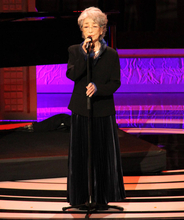 倍賞千恵子　天国の菅原洋一さん悼む「一緒に歌ってるうちに、胸がいっぱいになった」　１９７１年「忘れな草をあなたに」で競作