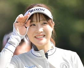 【女子ゴルフ】都玲華、２年連続シード権取りへ３差７位の好発進　吉兆アイテム「ヘビの皮」＆けがの巧妙…富士通レディース第１日