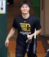 【巨人】気温９度も半袖で猛練習　岡田悠希「燃えています」…今季大卒５年目