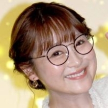 鈴木奈々「体張りました！」ワンショル私服で仕事報告！「可愛いー」「真似したい」「西陽が似合う女」