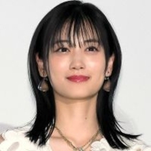美しいドレス姿…山下美月が目標を公開！「ハワイいきたい」など掲げる