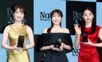 桜井日奈子、芸能界入り後初の表彰「ストップをかけてくれた事務所に感謝」　ロングヘアが受賞要因？