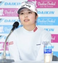 佐久間朱莉「心にポッカリ穴は今でも空いてる」　師匠・ジャンボ尾崎さんに２年連続年間女王の報告誓う