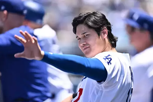 大谷翔平、デーゲーム直後にグラウンドで異例のキャッチボール　目の前のファンもビックリ　登板２日前が試合なしで調整困難