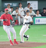 「【巨人】吉川尚輝は左太もも裏の張りで途中交代「ちょっと張りを感じたので」２２日以降は様子を見て判断へ」の画像1
