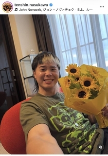 ２８歳誕生日を迎えた那須川天心「毎年同じ日に来るあたり誕生日はかなり律儀ですね！」ひまわりのブーケを手に笑顔！
