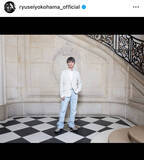 「「ビジュ激変にビックリ」横浜流星の最新姿に「王子様」「素敵すぎる」と反響！世界的デザイナーと２ショット公開」の画像1