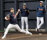 「帰国２日でブルペン１７球熱投…菊池雄星「宮崎に来て良かった」ダルビッシュにも感謝「投手陣が安心感を感じる」」の画像1