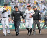 【阪神】伊原陵人がアクシデントで緊急降板　１回１／３で４失点　２イニング連続２失点と精彩欠く