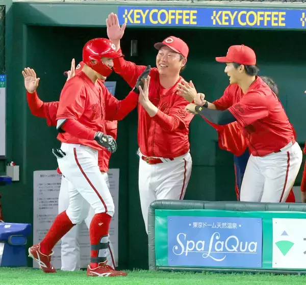 【広島】巨人戦８年ぶり１８安打の乱れ打ち　１１得点で大勝！８戦連続で２得点以下だった打線がお目覚め　坂倉将吾が３年ぶり４打点＆小園海斗が今季初猛打賞