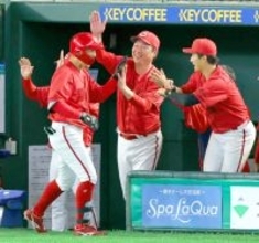 【広島】巨人戦８年ぶり１８安打の乱れ打ち　１１得点で大勝！８戦連続で２得点以下だった打線がお目覚め　坂倉将吾が３年ぶり４打点＆小園海斗が今季初猛打賞