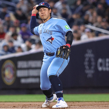 岡本和真が好守で笑顔　１４打席連続安打なしもピンチでチーム助ける守備、追加点につなげる