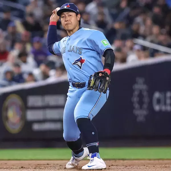 岡本和真が好守で笑顔　１４打席連続安打なしもピンチでチーム助ける守備、追加点につなげる