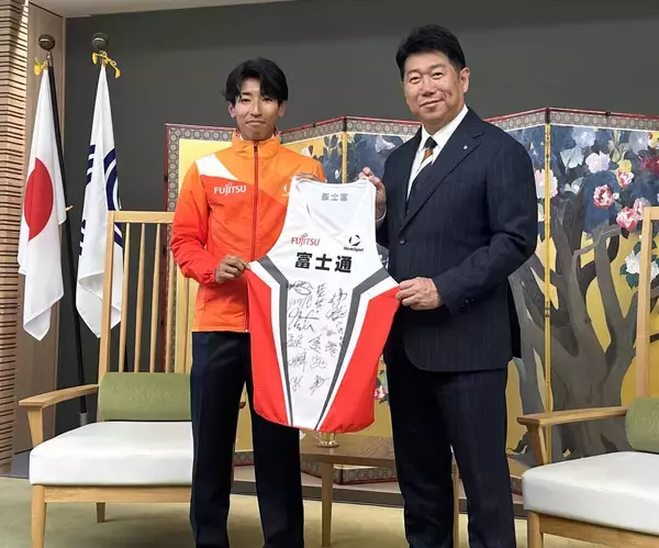 富士通長距離の浦野雄平が日本記録超えへ「思い切っていかないと出る意味がない」９月のベルリンマラソンで狙う…川崎市を表敬訪問
