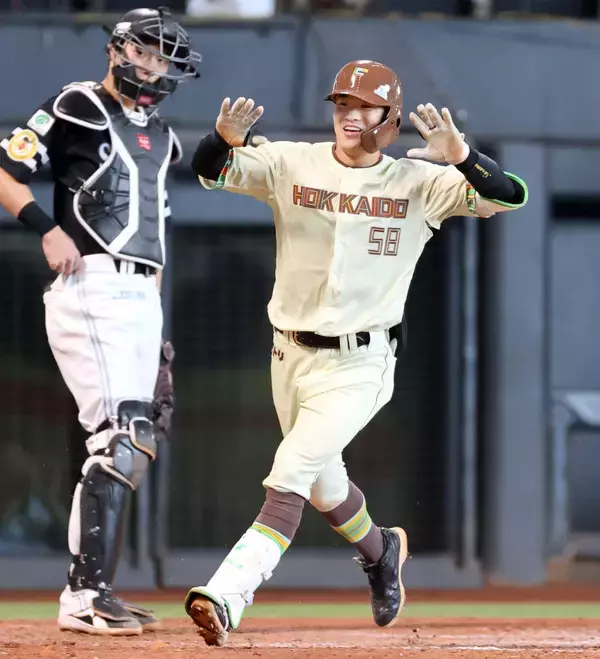 【日本ハム】伏兵の一発で再びリード奪う　奈良間大己の４号ソロで勝ち越し「卓さん（中島）からカルガモ隊がんばれ！と…」