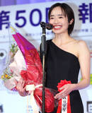 「【報知映画賞】助演女優賞の森田望智、黒のロングドレスで決意表明「素敵な俳優さんになれるように頑張って参ります」」の画像1