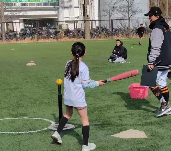 【巨人】女子野球普及へ　小学校低学年女の子に野球体験イベント　清水美佑投手ら現役選手が参加