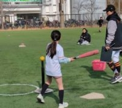 【巨人】女子野球普及へ　小学校低学年女の子に野球体験イベント　清水美佑投手ら現役選手が参加