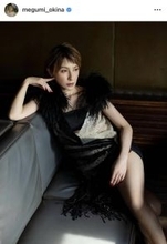 ４６歳・奥菜恵、大胆美脚披露のシースルーコーデに反響！「圧倒的な美しさ」「深みと潤いが増し増し」