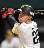 「【ソフトバンク】一時同点となった代走・庄子雄大の「ゴロゴー」ヘッドスライディング生還　小久保裕紀監督も「評価上がりますね」」の画像1