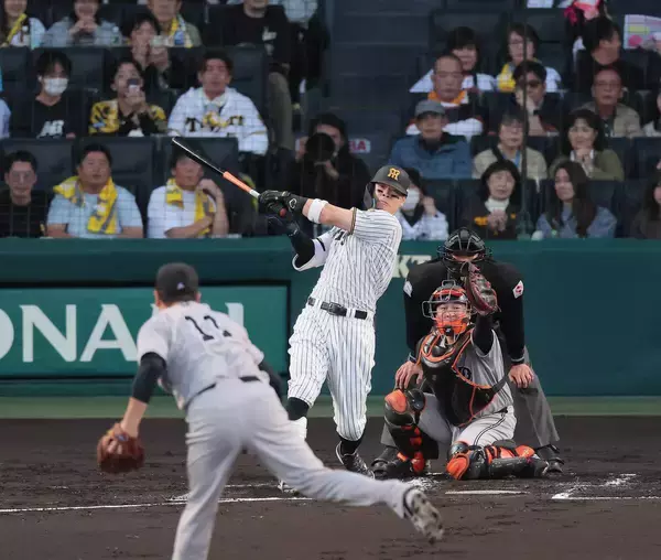 【阪神】佐藤輝明、好相性の巨人・田中将大から豪快２ラン「力強いスイングができた」初回に両軍４番の一発合戦で１点差