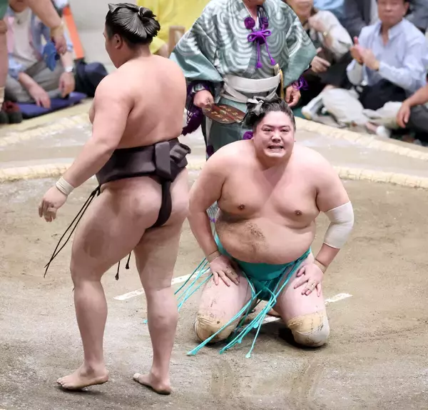 一山本、懸賞４０本の結びの一番で嘆き節「お金は地面に落ちてなかった」　大関・霧島を押し込むも３連敗　