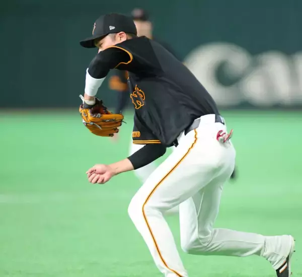【巨人】坂本勇人が竹丸和幸を救う美守！抜ければ同点の強烈なライナーを好捕　さすがのポジショニングと反応に球場大歓声