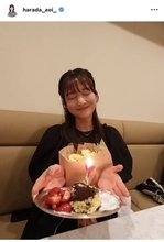 誕生日を迎えた元櫻坂４６のフジ・原田葵アナ、喜びの表情に祝福の声！「これからもかわいい笑顔よろしくお願いします」