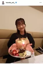 誕生日を迎えた元櫻坂４６のフジ・原田葵アナ、喜びの表情に祝福の声！「これからもかわいい笑顔よろしくお願いします」