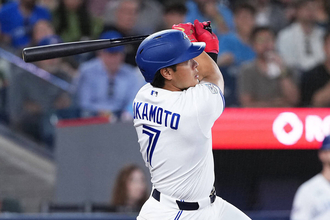 ブルージェイズ岡本和真が３試合ぶりバックスクリーン直撃１８号…オールスター１次投票ア・リーグ三塁手トップ御礼弾