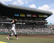横浜ＶＳ沖縄尚学で甲子園は満員に　平日昼にチケット完売「観客すご」「びっしり」..注目カードにネットも湧く