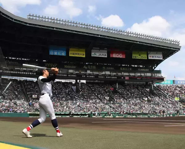 横浜ＶＳ沖縄尚学で甲子園は満員に　平日昼にチケット完売「観客すご」「びっしり」..注目カードにネットも湧く