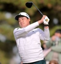 【ＪＴカップ】３月に結婚した吉田泰基が８アンダーで首位に浮上　元ゴルフ選手の妻、宮崎樹里さんとの二人三脚でツアー初勝利を目指す