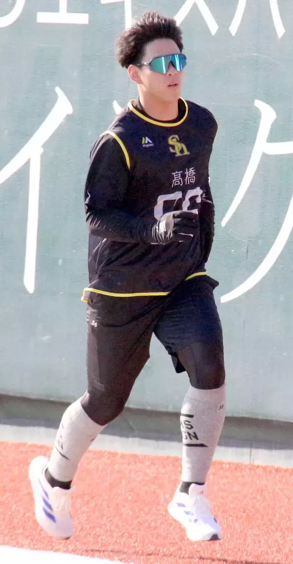 【ソフトバンク】新人合同自トレを開始　ドラ５・高橋隆慶「大学、社会人をやったおかげで…」社会人卒の振る舞い見せる